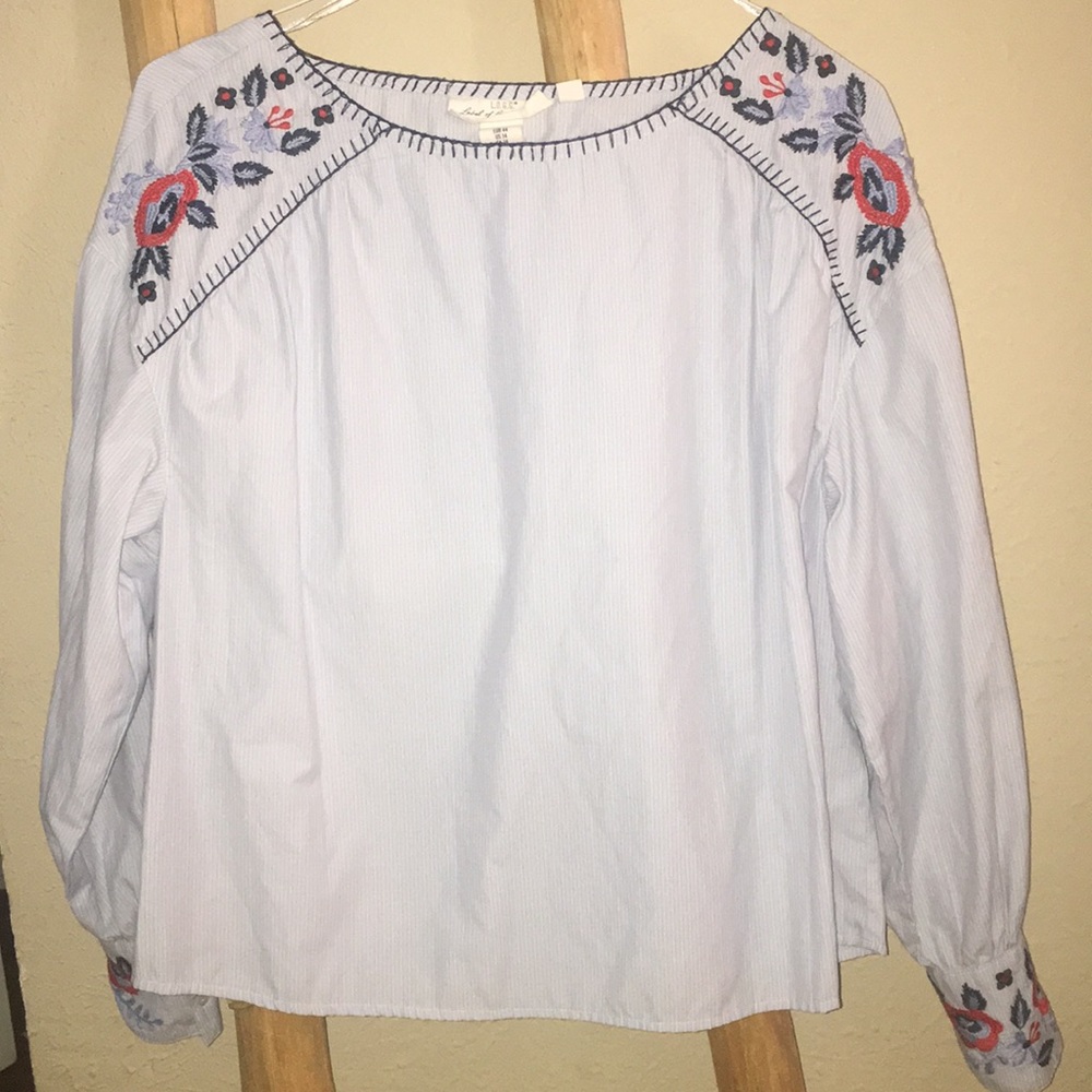 Fiesta blue and white flowery shoulders and cuffs